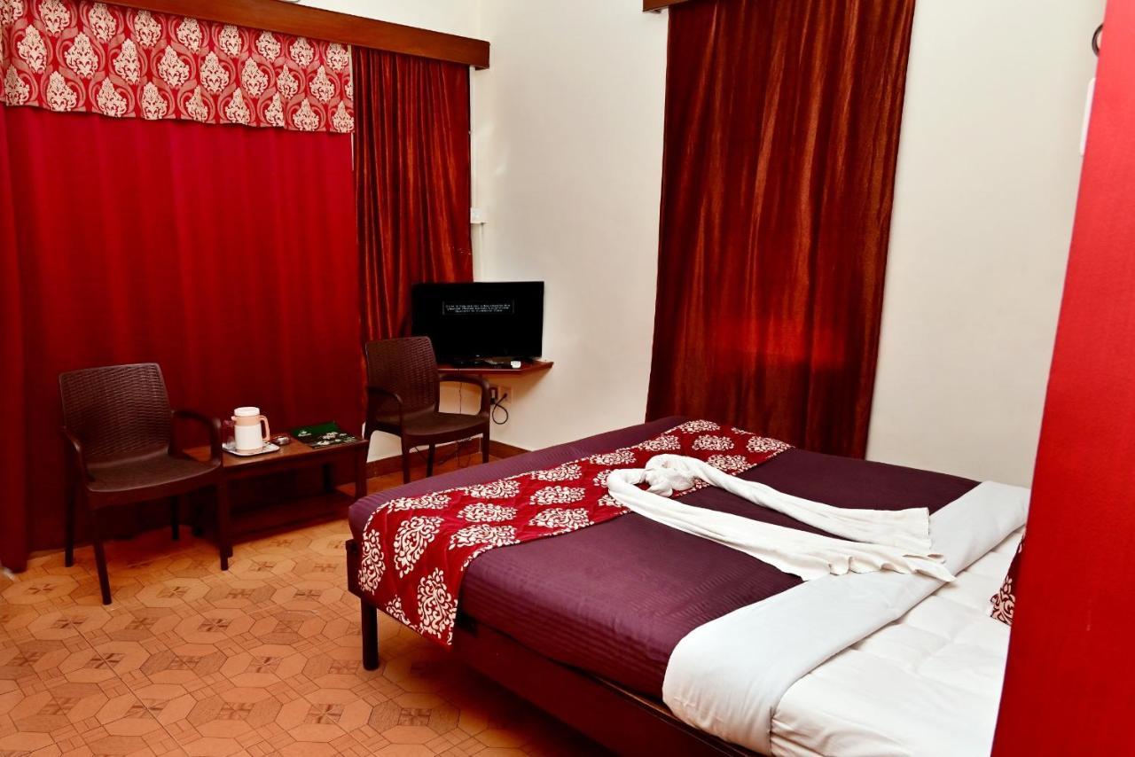 Swimsea Beach Resort, A Beach Property Panaji Esterno foto