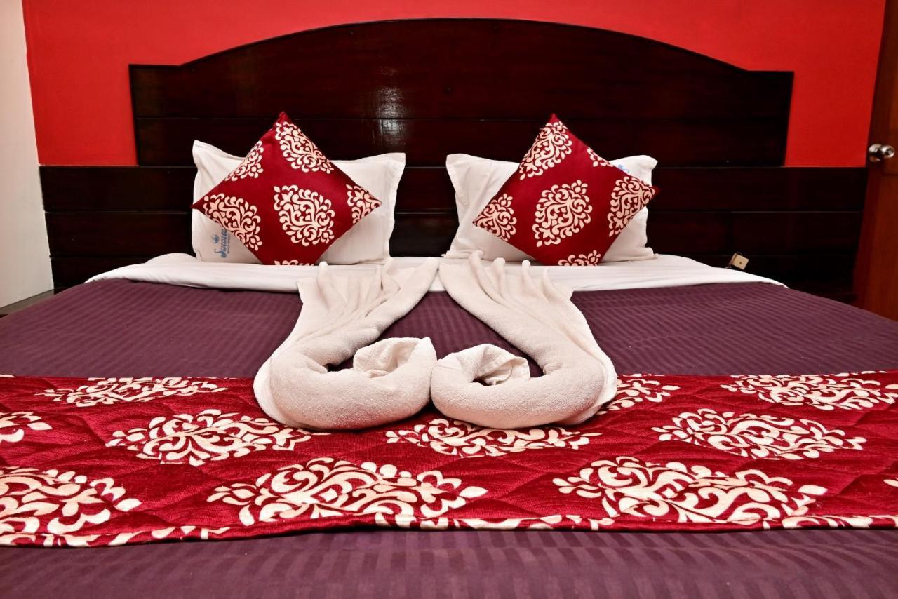 Swimsea Beach Resort, A Beach Property Panaji Esterno foto